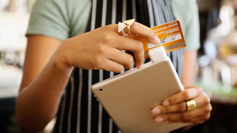 merchant-swipingcard-square-800x450 merchant-swipingcard-square-800x450